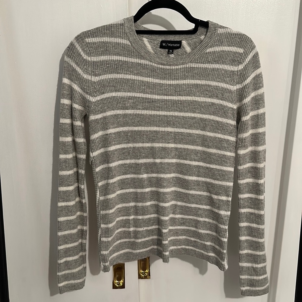 WANTABLE. Grey and white striped sweater